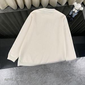 FENDIフェンティ定番LOGOジャカードラウンドネックセーターは男女同型！