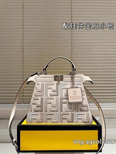 FendiリトルモンスタークラシックPEEKABOOターンロック開閉ハンドバッグ 0 