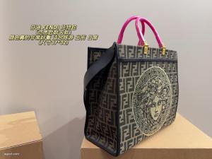 バッグ海外セレブが注目アイテムファッション感満々コピー 通販FENDI