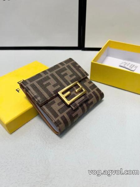 FENDI爆金牛革三つ折り短め財布 0 