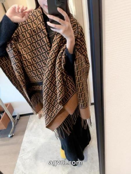 ブランド コピー 販売 大人気商品再入荷! 人気上昇中 注目美品FENDIマフラー 3