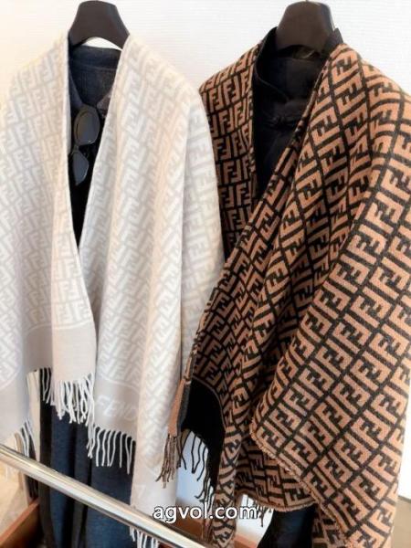 ブランド コピー 販売 大人気商品再入荷! 人気上昇中 注目美品FENDIマフラー 4