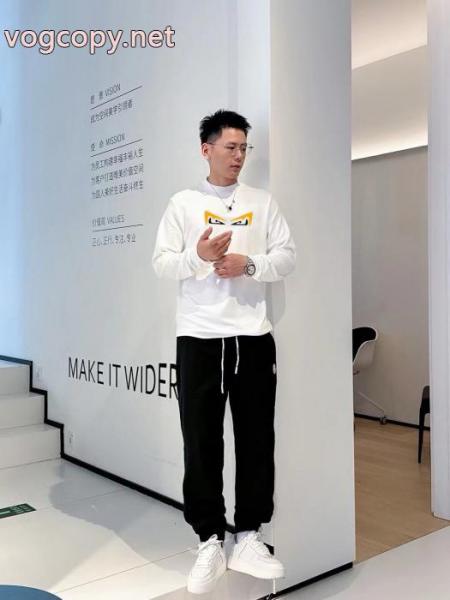 高級な質感 26SS新作 カジュアルコーデに 大人気個性がある雰囲気長袖Tシャツ偽 ブランドFENDI 1