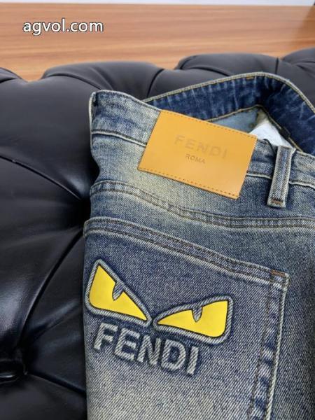 激安 ブランドFENDI2026激安セール最高峰 光沢のある 人気復活ジーンズ 4