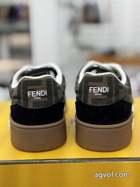     スニーカーFENDI通販 ブランド抜群の雰囲気が作れる! 贈り物に2026年度 上品でベーシック. 5 