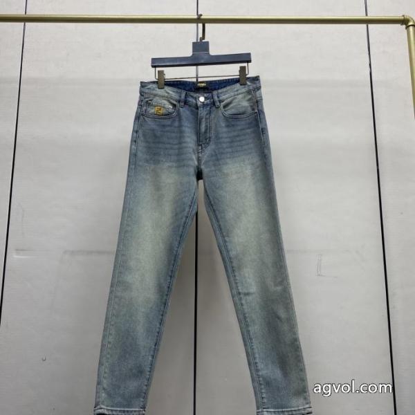 ジーンズ流行っている 大特価完売品! 個性的な秋冬のコーディネートブランド スーパー コピー 通販FENDI. 4