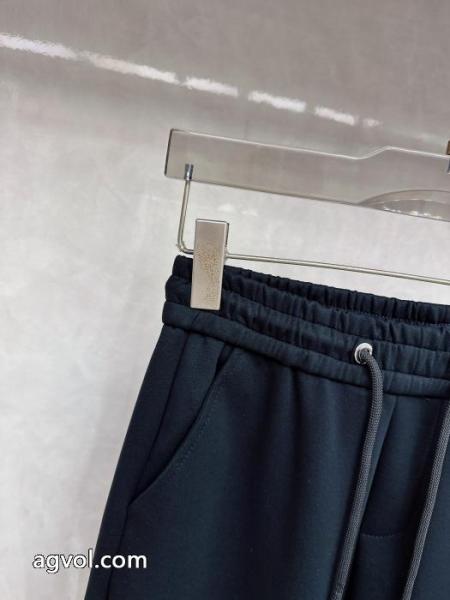 これで完璧 一気に明るい秋冬のスタイル 暖かさに可愛さもプラススーパー ブランド コピーフェンディ    スラックス. 5 