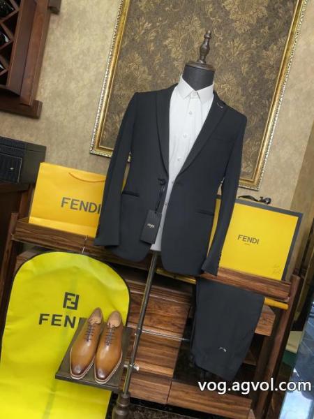 コピー 商品 通販スーツフェンディ残りサイズわずか 清潔感の高い新品 甘過ぎず大人な印象に.. 0
