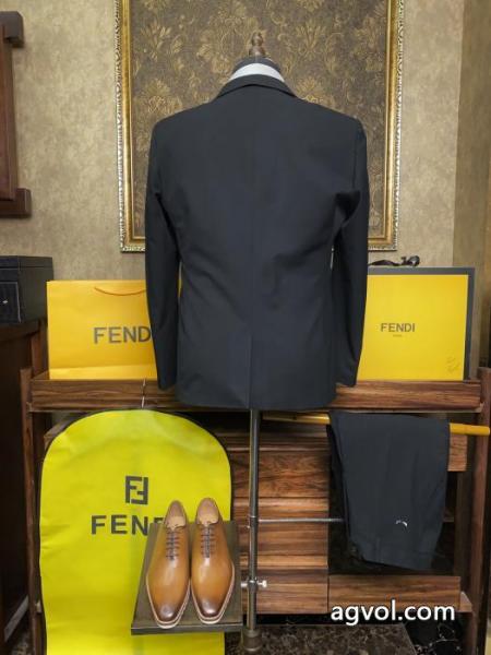コピー 商品 通販スーツフェンディ残りサイズわずか 清潔感の高い新品 甘過ぎず大人な印象に.. 4