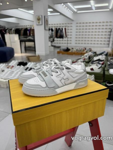 完売必須　限定SALE 芸能人人気 落ち着いた感覚フェンディブランド コピー 専門店スニーカー. 0 