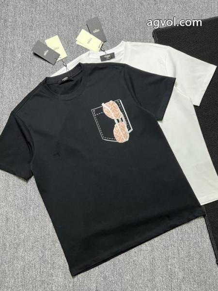 気分が上がる憧れブランド 注目の一品 センス抜群スーパー コピー 通販 優良半袖TシャツFENDI 4