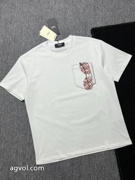 気分が上がる憧れブランド 注目の一品 センス抜群スーパー コピー 通販 優良半袖TシャツFENDI 5