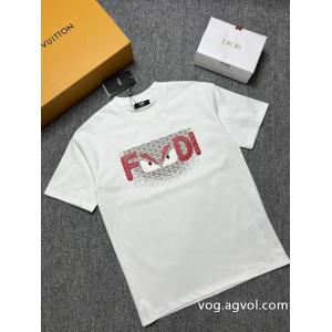 ブランド コピー人気定番 今季爆発的な人気 おしゃれ感度UP！半袖Tシャツフェンディ