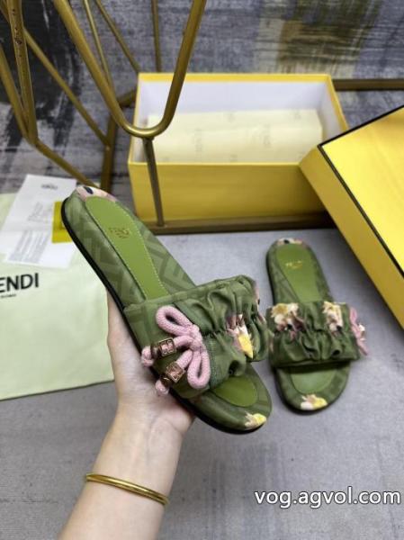 限定デザイン大人気完売前に シンプル使える 高級感が漂うFENDIブランドスーパーコピー2026ブーツ.. 0 