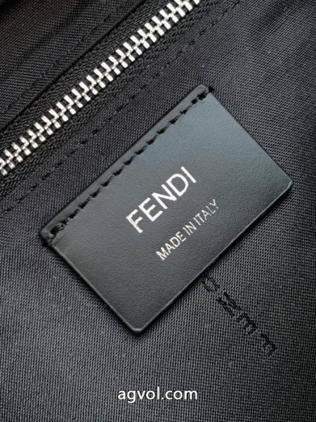 スーパー コピー メンズFENDIバッグ個性的な素材感も魅力 国内入手困難 シンプルで合わせやすい.. 6 