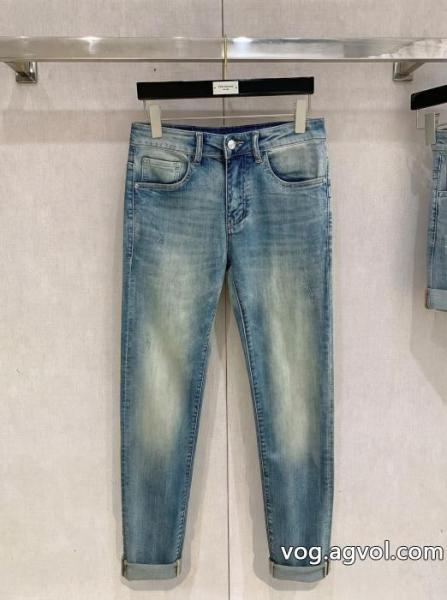 ジーンズスーパー コピー 通販 優良FENDI在庫確保済 新登場 現代的な印象 0