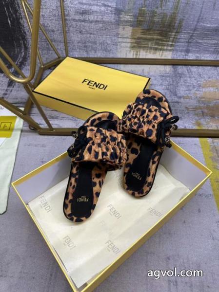 日本でおなじみ!? ベストセラー 話題となる人気品ブーツ激安 通販 ブランドFENDI.. 5 