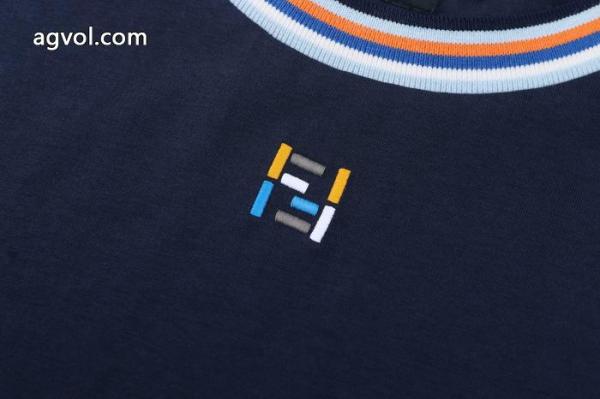 気分に合わせて 今季のトレンドクラシックスタイル 愛用者が続出中FENDI偽物 ブランド 半袖T. 5