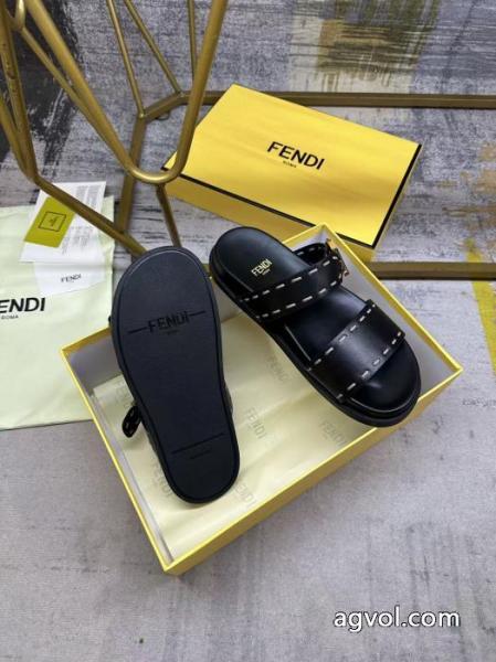 大胆なチェックの人気トレンド 完売品夏に大活躍間違いなし クリスマスプレゼントにもブランド コピースリッパフェンディ. 6