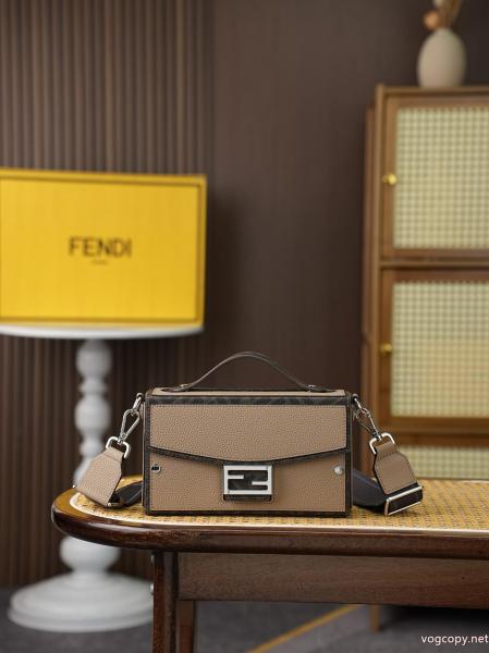 今年買い足したい! 一目惚れした 新品本物FENDIスーパー コピー 通販バッグ. 0