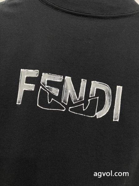 ブランド フェイクFENDI半袖Tシャツモダンな印象 センス漂う お洒落に魅せる 1