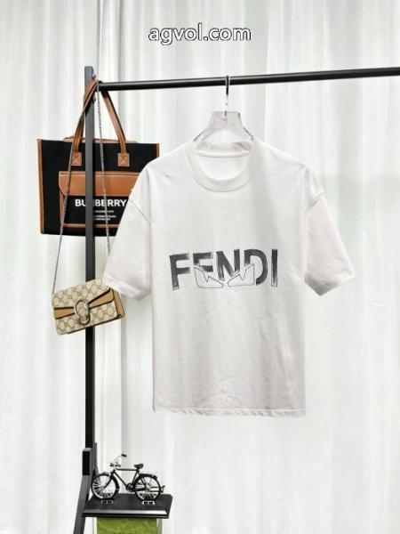 ブランド フェイクFENDI半袖Tシャツモダンな印象 センス漂う お洒落に魅せる 5