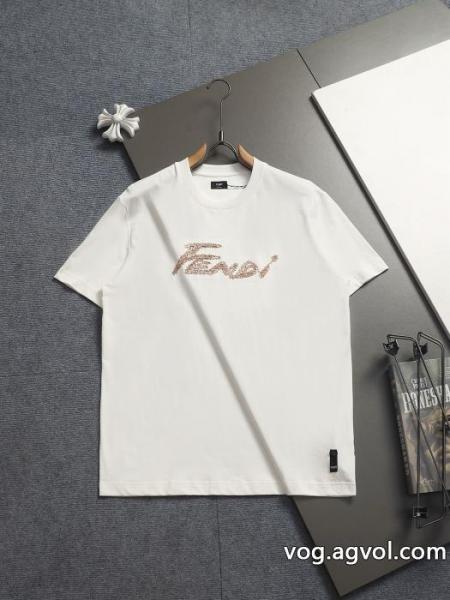 ブランド 偽物今話題の最新作 超激得 即完売必至フェンディ半袖Tシャツ 0 