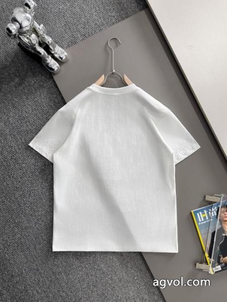 スーパー コピー ブランドFENDI半袖Tシャツ甘過ぎず大人な印象に 限定大特価 今季新作 5 