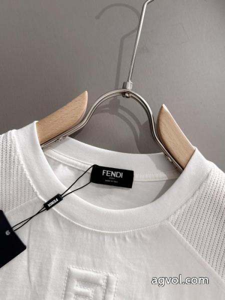 優しさ 特別感満載のデザイン マストアイテム新入荷ブランド コピー 品FENDI半袖Tシャツ 5 