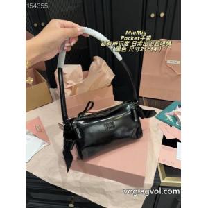 スーパー コピー海外セレブ愛用 普段使いに最適の大人スタイル 海外セレブ愛用    MIUMIU..