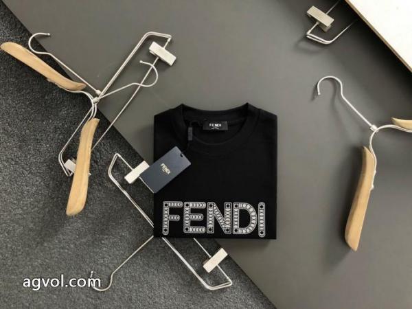 ブランド コピー 優良店FENDI半袖Tシャツ格安！     最新作期間限定セール 低単価で挑戦しやすく 5 