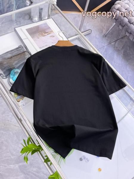 圧倒的な存在感 最新商品 鮮度が手に入る半袖TシャツFENDIブランド コピー 1