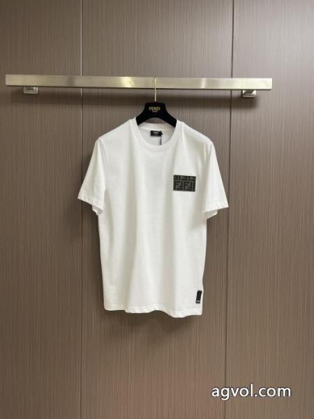 新商品! 今シーズン人気のアイテム 高い人気アイテム通販 ブランド半袖TシャツFENDI 2