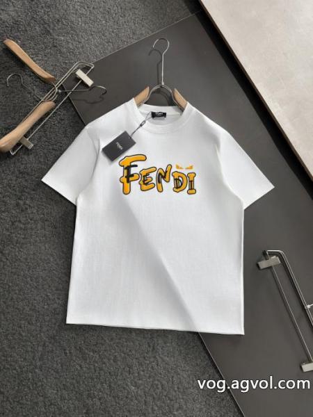 2026SSコレクションに新着 雰囲気が違う 超激得定番半袖TシャツFENDIブランド コピー バック 0