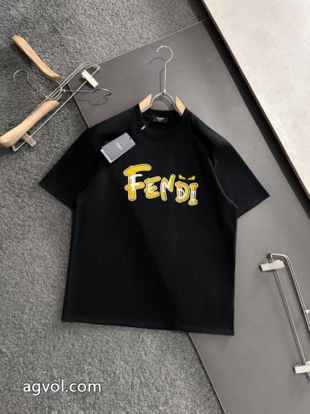 2026SSコレクションに新着 雰囲気が違う 超激得定番半袖TシャツFENDIブランド コピー バック 2