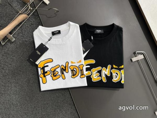 2026SSコレクションに新着 雰囲気が違う 超激得定番半袖TシャツFENDIブランド コピー バック 5