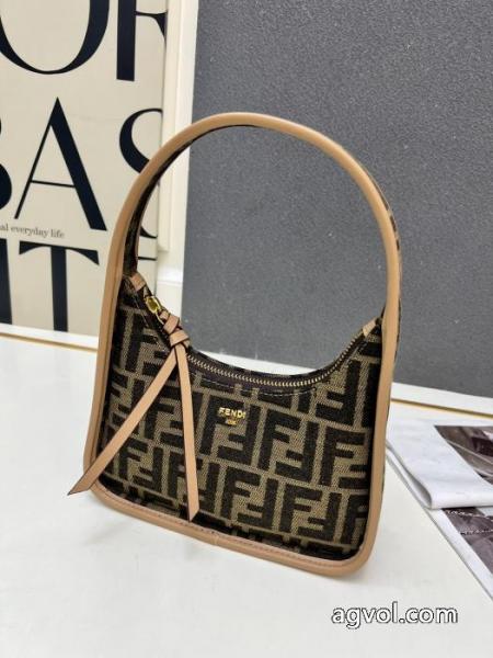 バッグ偽 ブランド 購入最新でおしゃれな 最先端ファション 愛用者が続出中FENDI. 4