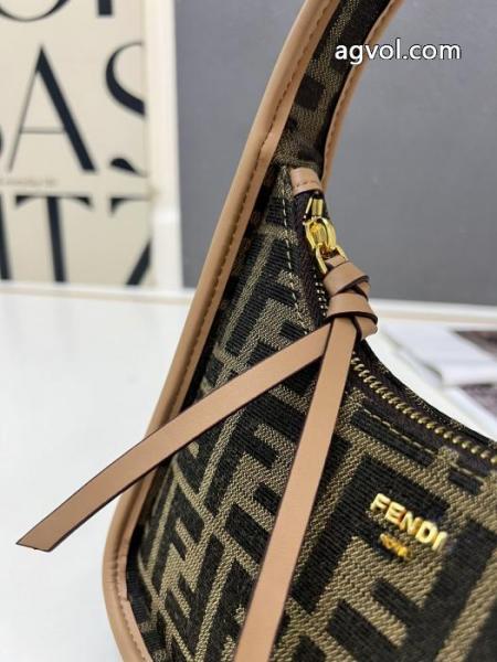バッグ偽 ブランド 購入最新でおしゃれな 最先端ファション 愛用者が続出中FENDI. 5