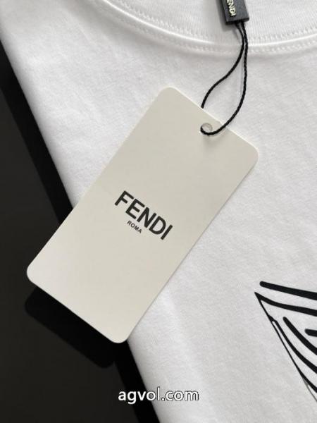 FENDI一番素敵 定番人気　薄手柔らか 全国無料品質保証Tシャツブランド 品 コピー. 5 