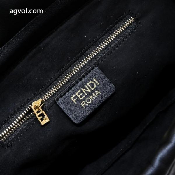 FENDIバッグ偽 ブランド 購入限定生産品 大人のカジュアルスタイル 斬新なデザイン.. 5