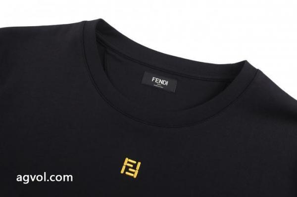 FENDI今季トレンドをうまく取り 超人気美品セール中 定番モデルTシャツ偽物 ブランド. 3