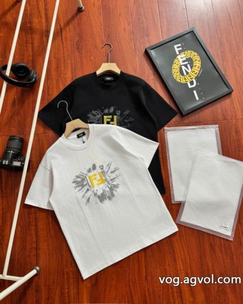 FENDI大胆に 都会的感 全国無料正規品半袖Tシャツブランド コピー 安心 0