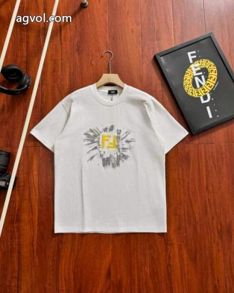 FENDI大胆に 都会的感 全国無料正規品半袖Tシャツブランド コピー 安心 1