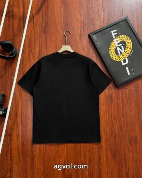 FENDI大胆に 都会的感 全国無料正規品半袖Tシャツブランド コピー 安心 2