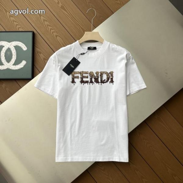 今季話題の一級品 お洒落な印象に 今年らしい着こなし偽 ブランドフェンディ半袖Tシャツ 2