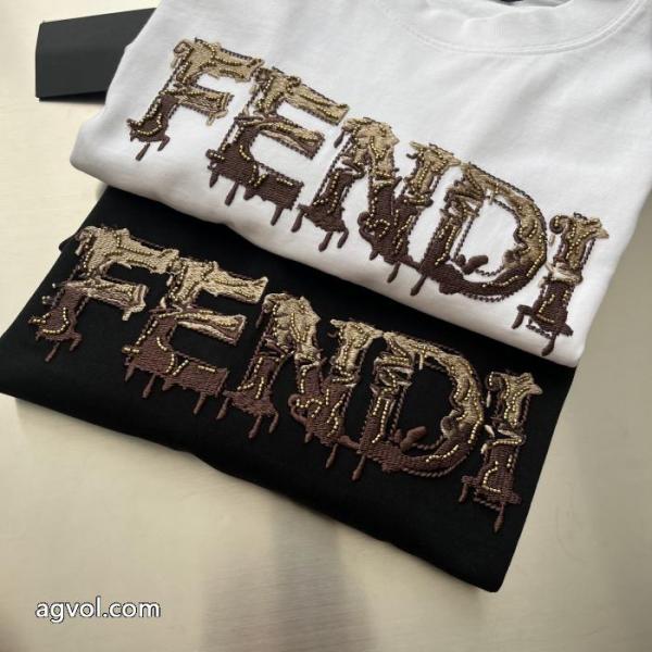今季話題の一級品 お洒落な印象に 今年らしい着こなし偽 ブランドフェンディ半袖Tシャツ 5
