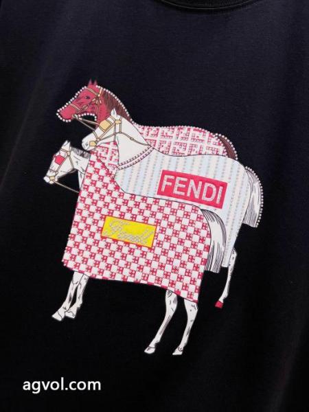 FENDIブランド スーパー コピー 通販入手困難限定アイテム 大人可愛いスタイル 着まわしアクセントTシャツ. 5 