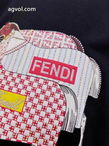 FENDIブランド スーパー コピー 通販入手困難限定アイテム 大人可愛いスタイル 着まわしアクセントTシャツ. 6 
