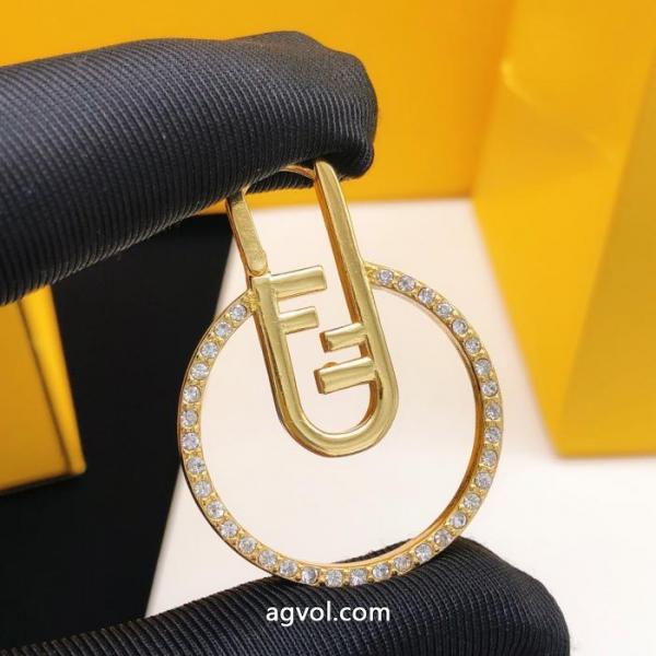 フェンディ上品セレブな豪華 年末で限定アイテム 大安売りのアクセサリーブランド コピー . 5