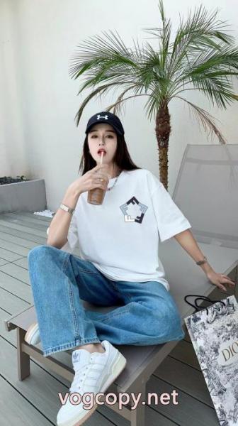コピー 商品 通販半袖Tシャツ今季流行り 絶対欲しい 話題人気商品FENDI 1